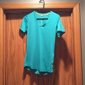 UA V neck 🔥3 for $25⚡️